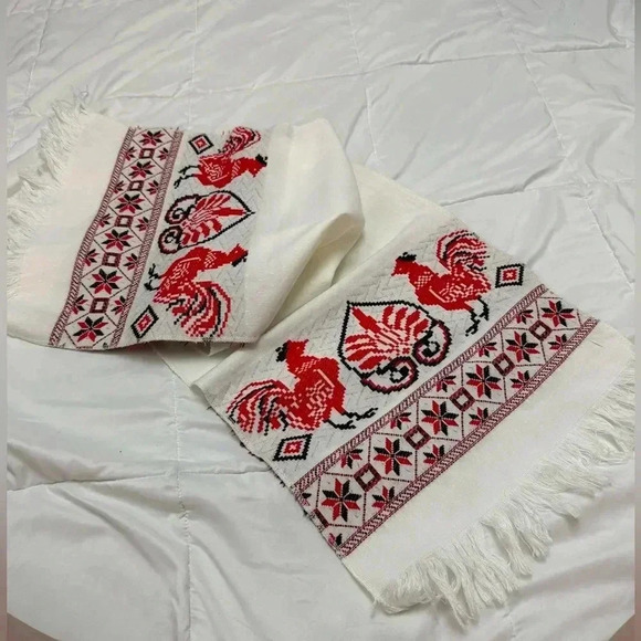 Greek Chicken Rooster Embroidered Vintage Table
Runner 80's Vintage Kitschy Fun - Picture 6 of 13